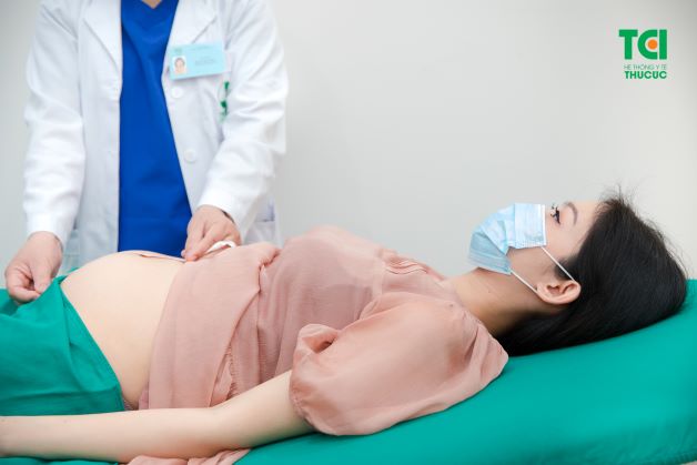 Khám thai, siêu âm thai định kỳ để giúp phát hiện sớm các bất thường để từ đó có phương án xử lý kịp thời, hiệu quả.