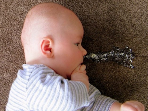 Nôn trớ là dấu hiệu thường gặp ở trẻ sơ sinh và trẻ nhỏ