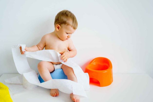 Một trong những dấu hiệu phổ biến cho thấy tình trạng tiêu chảy ở trẻ là đại tiện không kiểm soát, đại tiện nhiều lần trong một ngày.