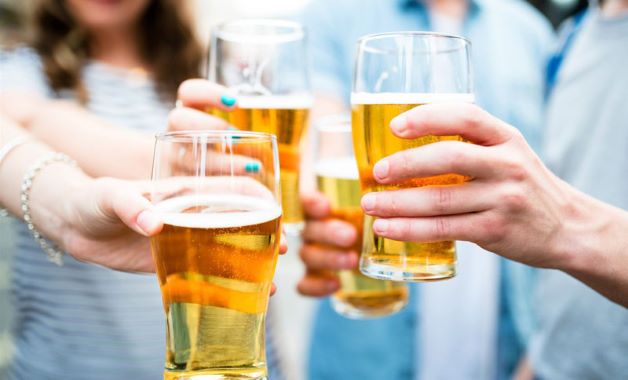 việc lạm dụng thực phẩm chứa nhiều chất kích thích, nồng độ cồn cao cũng được cho là tác nhân gây bệnh