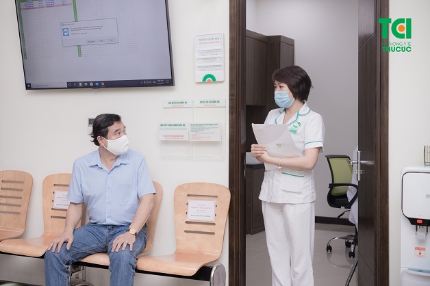 Mọi người nên đi khám ngay khi có dấu hiệu mắc bệnh viêm mủ nội nhãn