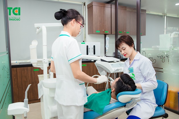 nhổ răng khôn mấy ngày hết sưng