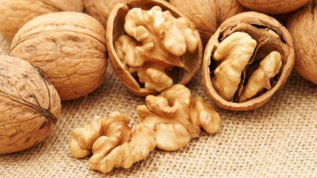Hạt óc chó rất tốt cho trí não, đặc biệt là với những người bị Alzheimer