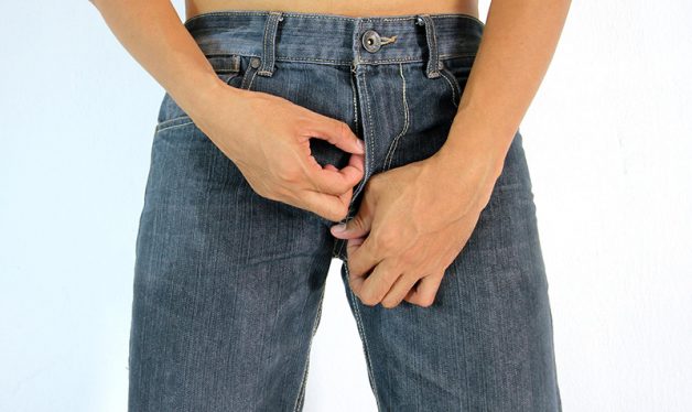 Không nên mặc quần quá chật sau khi cắt bao quy đầu