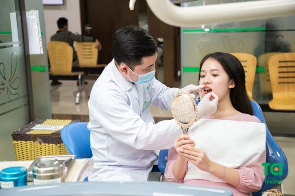 Nên niềng răng tại cơ sở nha khoa uy tín, chuyên nghiệp