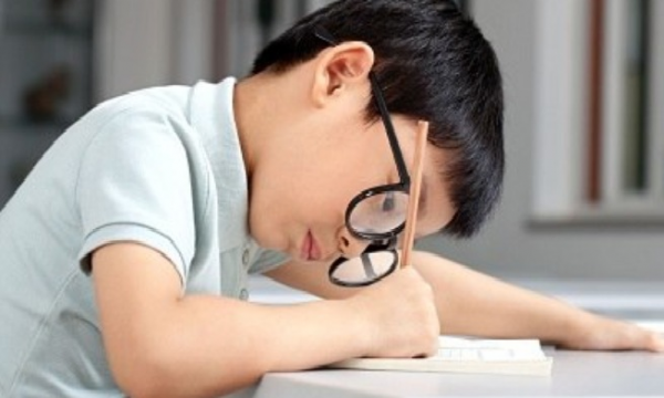 tật khúc xạ có chữa được không