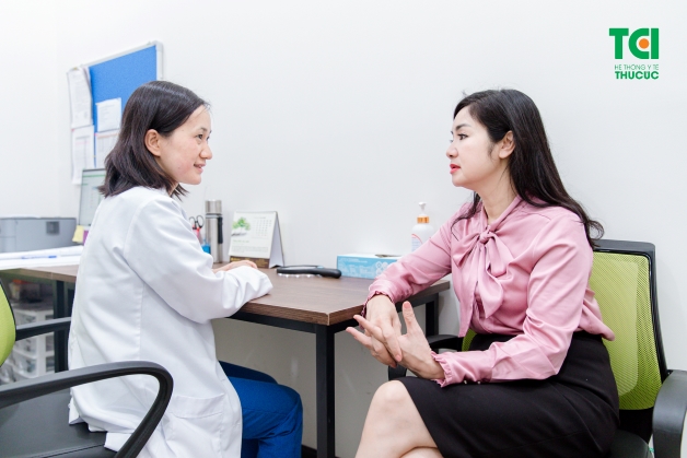 Lão hóa là một trong những nguyên nhân dẫn đến tình trạng khô mắt