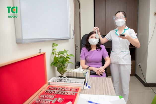 Việc quyết định cách điều trị đục thủy tinh thể là điều trị nội khoa hay ngoại khoa sẽ cần phụ thuộc vào tình trạng của người bệnh tại thời điểm đó.