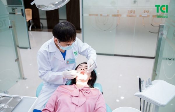 Quy trình nhổ răng cấm cần được thực hiện bởi bác sĩ có chuyên môn cao, tại nha khoa uy tín
