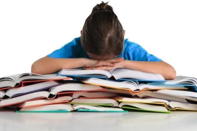 Áp lực học tập, thi cử dẫn đến mất ngủ ở độ tuổi dậy thì
