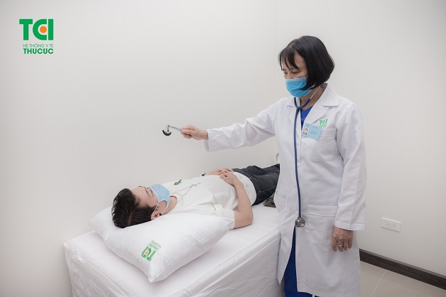 khám và điều trị để cải thiện chứng mất ngủ vào ban đêm