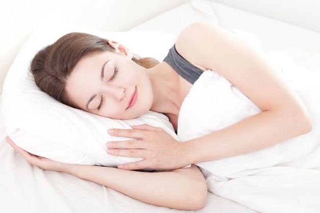 Duy trì tư thế nằm phù hợp là rất quan trọng và cần thiết trong điều trị thoái hóa.