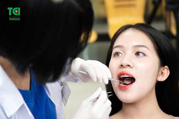 Khách hàng niềng răng tại Thu Cúc TCI