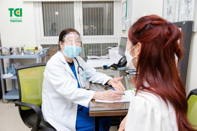 Bác sĩ chỉ định người bệnh mắc thoái hoá cột sống cổ uống thuốc gì để an toàn và hiệu quả