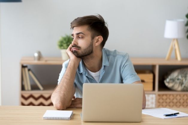 Chứng mất ngủ về đêm gây ra tình trạng mất tập trung, suy giảm trí nhớ
