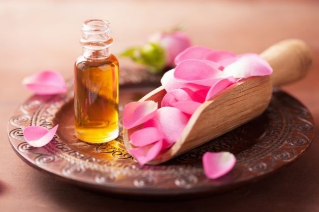 Sử dụng tinh dầu thiên nhiên là một trong những phương pháp trị mất ngủ tại nhà