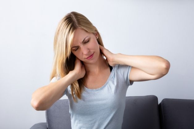 Bệnh thoái hóa cột sống cổ gây đau nhức vùng cổ