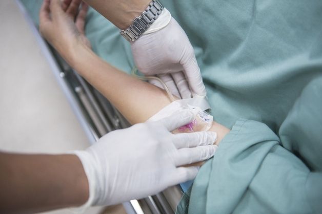 Đối tượng nhạy cảm với thuốc cản quang chụp CT não có nguy hiểm không?