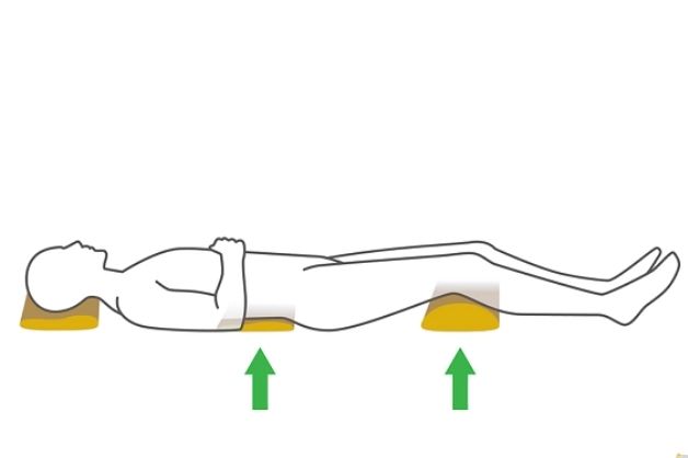 Tư thế nằm khi bị thoái hóa đốt sống cổ - Tư thế nằm ngửa