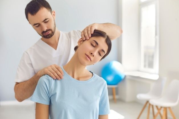 Vật lý trị liệu thoái hóa cột sống cổ giúp cải thiện các cơn đau tại vùng cột sống cổ