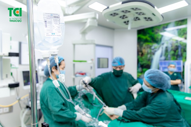 Bệnh nhân bị rong kinh do mắc phải các bệnh lý nghiêm trọng cần phẫu thuật để điều trị