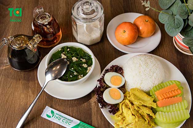 Chị em cần chú ý một số vấn đề trong quá trình điều trị, đồng thời cũng nên thiết lập lại chế độ ăn uống để giúp kiểm soát tình trạng nấm tốt hơn