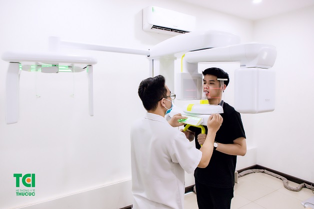 Tốt hơn hết, bạn nên thăm khám với các bác sĩ chuyên khoa để được điều trị kịp thời