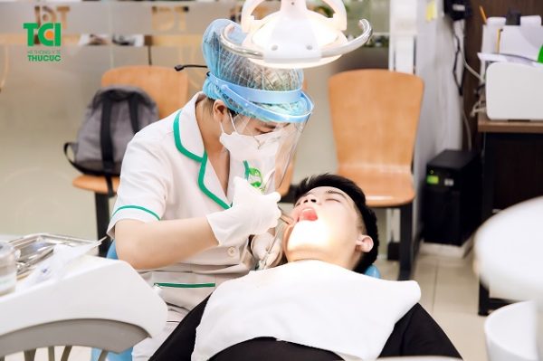 Đừng quên thăm khám với bác sĩ chuyên khoa để có biện pháp điều trị kịp thời