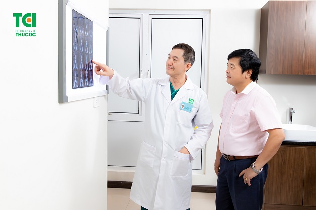 thăm khám trước khi tán sỏi bằng laser