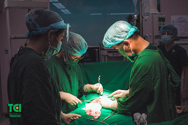 Trị rong kinh bằng việc tác động phẫu thuật xâm lấn giúp người bệnh cải thiện được tình trạng kinh nguyệt kéo dài do các tác nhân bệnh lý