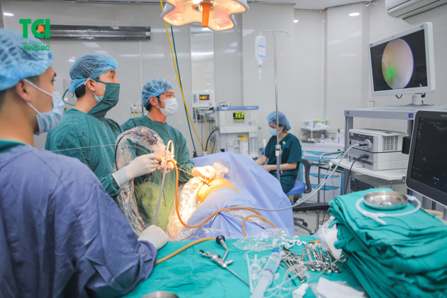 điều trị sỏi niệu quản ⅓ trên bằng phương pháp tán sỏi công nghệ cao