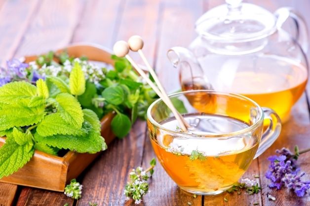 Sử dụng trà thảo dược để tránh tình trạng mất ngủ