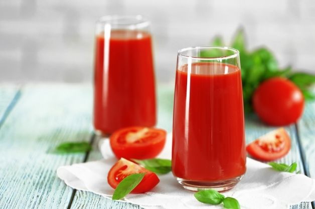 Mất ngủ uống nước ép gì? - Nước ép cà chua