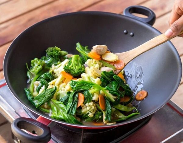 Ăn chín uống sôi làm giảm triệu chứng đau đại tràng