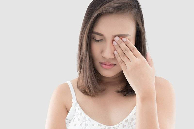 đau mắt đỏ kiêng gì