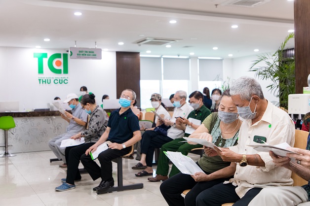 khám cho người lớn tuổi