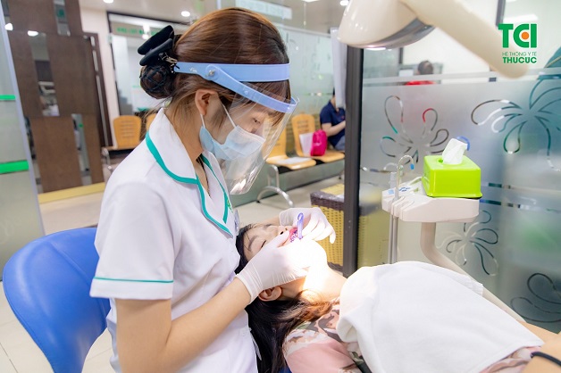 Đừng quên thăm khám với bác sĩ chuyên khoa để được điều trị viêm lợi kịp thời bạn nhé