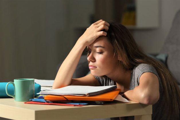 Chứng hay quên ở người trẻ tuổi thường có biểu hiện là mơ hồ, lúc nhớ lúc quên
