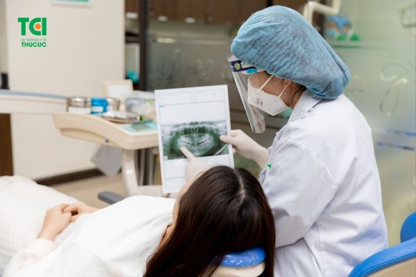 Để đảm bảo an toàn và hiệu quả phục hình, bọc răng sứ cần được thực hiện tại các cơ sở nha khoa uy tín