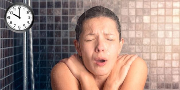 Đột quỵ tắm đêm rất nguy hiểm, tốt nhất bạn nên tắm trước 22h