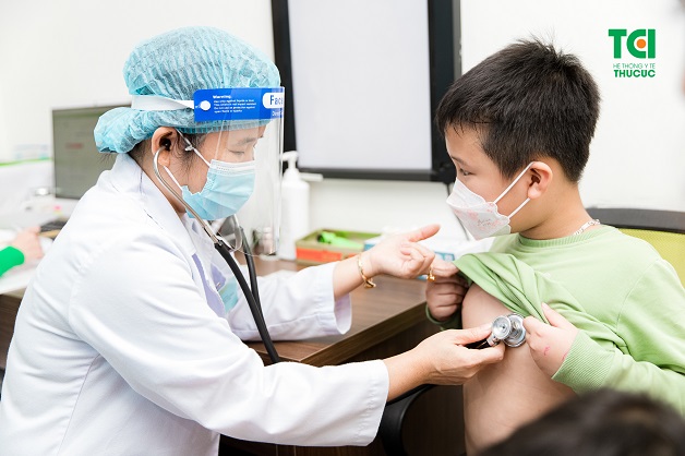 tại sao trẻ cần khám định kỳ