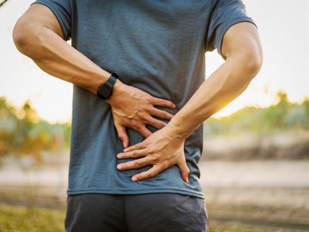Thoái hóa gây ra những cơn đau âm ỉ cho người bệnh, ảnh hưởng đến chất lượng cuộc sống