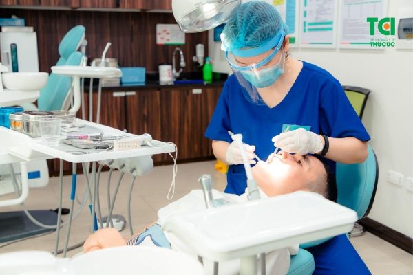 Thời gian cấy ghép Implant mất bao lâu còn tùy thuộc vào tình trạng, số răng phục hình, khả năng tương tích của trụ với xương hàm...