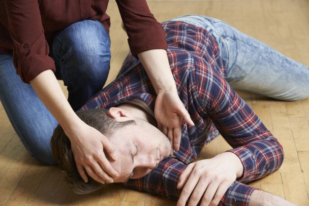 Hướng dẫn xử trí bệnh nhân đột quỵ tại nhà