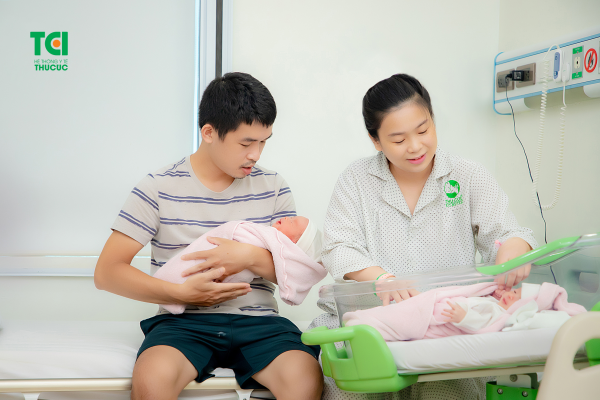 giải cứu cặp song sinh