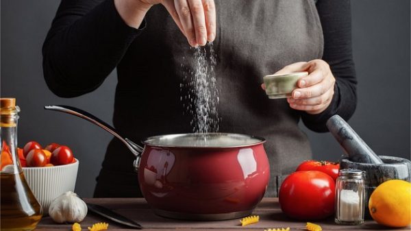 Ăn mặn là một trong những nguyên nhân gây bệnh sỏi thận, sỏi bàng quang 