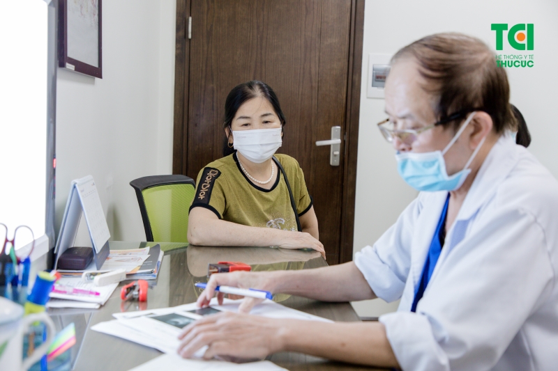 Bệnh nhân được thăm khám với đội ngũ y bác sĩ giàu kinh nghiệm