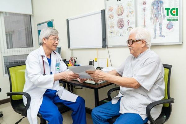 Tỷ lệ người lớn tuổi bị đột quỵ chiếm tỷ lệ khá cao hiện nay