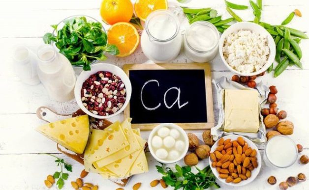 Bổ sung canxi, vitamin D, omega - 3,...để giúp xương chắc khỏe, làm chậm quá trình lão hóa