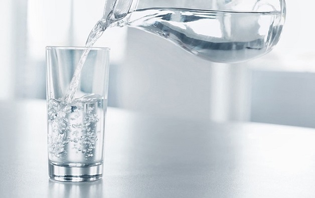 Uống nhiều nước là cách loại bỏ sỏi hiệu quả